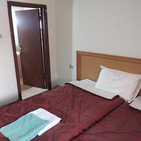 Queen Ayloa Hotel&Restaurant 마다바 외부 사진